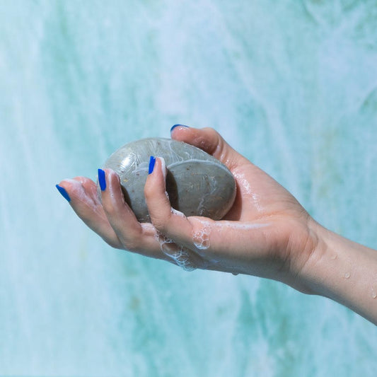 Savon Exfoliant aux Algues Marines et à l'Argile Verte : Le Secret d'une Peau Douce et Purifiée