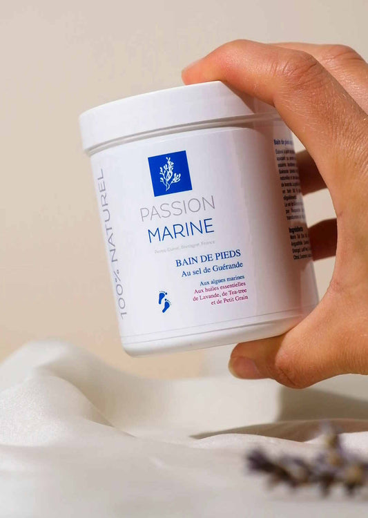 Bain de pieds au sel de Guérande, aux algues marines et aux huiles essentielles de petit grain, de lavande et de tea tree - 200g
class=
