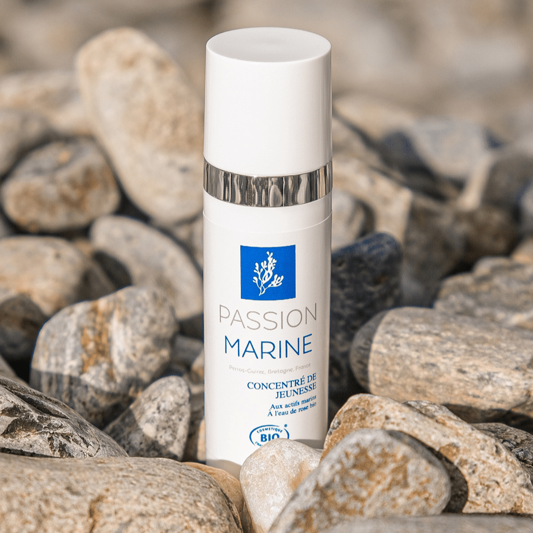 Concentré de jeunesse aux actifs marins, à l'eau de rose bio et aux peptides d'avocats