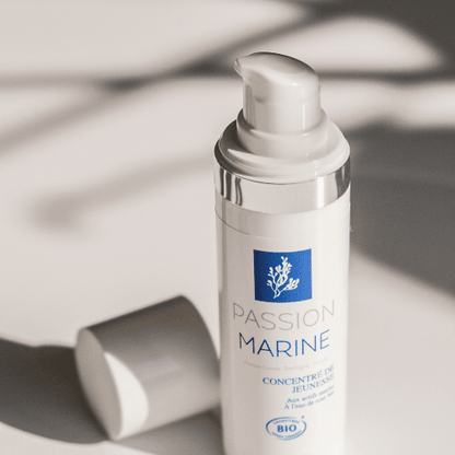 Concentré de jeunesse aux actifs marins, à l'eau de rose bio et aux peptides d'avocats - 30mL